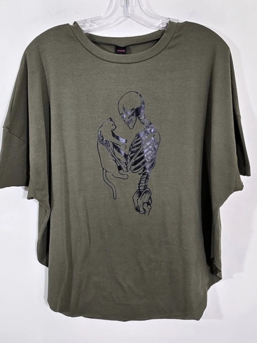 ROMWE Graphic Skeleton Holding A Cat Short Sleeve Tee in Green Large Like New